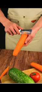 4 in 1 multi purpose stainless steel peeler Sturdy durable and rust-proof vegetable peeler Ultra-sharp blade equipped with a julienne slicer and bottle opener fruit peeler