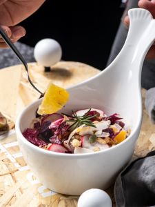 จานสัมผัสสำหรับปรุงแต่งอาหาร จานปลาด้ามจับ กระดูกมังกร ชามไม่สมมาตร จานน้ำจิ้ม จานผลไม้ จานขนม ชามเซรามิกสีขาว สไตล์ยุโรป จานขนาดเล็ก เครื่องปรุงรส จานโลโก้