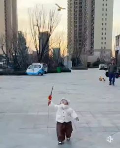 ( ĐƯỢC CHỌN MÀU )COMBO 1 diều +Tặng tay cầm +phanh tay tay cầm hình cần câu thả diều mini cho em bé 3-12 tuổi - ẢNH THẬT