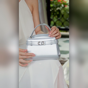 Túi Yuumy (Thời trang nữ size 19 phối khóa xoay - Túi đeo chéo da Verein YN232)