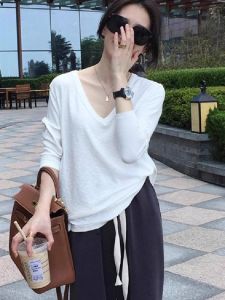 เสื้อยืดคอวีผ้าฝ้ายบริสุทธิ์สําหรับผู้หญิงสไตล์ฤดูร้อนหลวมพอดีแขนสั้นสีทึบเสื้อผ้าทํางานรูปแบบศิลปะ