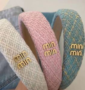 Retro Wide Edge High Top Hairpin for Women Elegant Letter Design Fashionable Hair Accessory Popular on Social Media