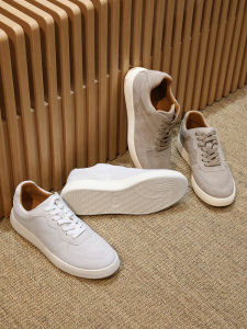 รองเท้าผ้าใบผู้ชายหนังวัวชั้นบนระบายอากาศเบาสบาย รองเท้าลำลอง ทรงหัวมน สีพื้น ฤดูใบไม้ผลิและฤดูใบไม้ร่วง รองเท้าผ้าใบ