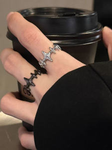 แหวนคู่รูปคริสตัล Zircon Dark Cross Open Handmade Simple Versatile High Quality Fashion Jewelry for Men And Women