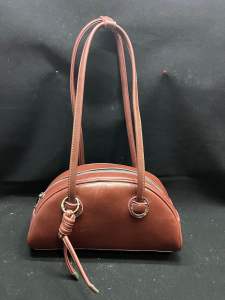 Tas wanita  shoulderbag size P 30 T 15 L 6 cm hitam marun burgundy