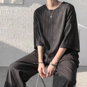 Loose Ice Silk Mens T-shirt Pleated Cool Thin No-ironing Seamless Striped Texture Half Sleeve Youth Fashion Summer T-shirt
