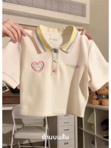 ชุดสองชิ้นคอโปโลแขนสั้นลายดอกไม้สไตล์วิทยาลัยสีบล็อกหวาน กระโปรงทรงเอเอวสูง ฤดูร้อน 2024 ชุดแฟชั่นสำหรับผู้หญิงไซส์ใหญ่