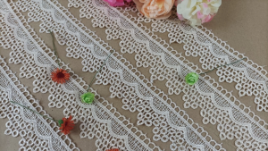 Charlie fabric ลูกไม้สีเหลือง เนื้อนิ่ม ขนาดความกว้าง 4.5 ซม. ลูกไม้คุณภาพดี สีสวย ใช้ตกแต่งงานผ้า งานDIY