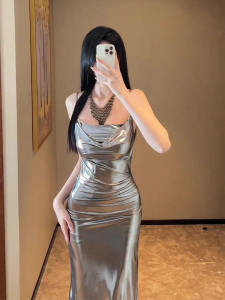 ชุดเดรสยาวคลุมเข่าแขนกุดคอวีผูกโบว์ด้านหลังสำหรับงานปาร์ตี้เกิดวันเกิดของคุณหญิงสุดเซ็กซี่ ชุดราตรียาวคลุมเข่า