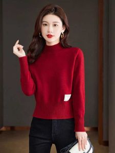 เสื้อสเวตเตอร์คอสูงสีแดงทรงเข้ารูปสำหรับผู้หญิง ฤดูใบไม้ร่วง/ฤดูหนาว เสื้อชั้นในแฟชั่น เสื้อคลุมกันหนาว แขนยาว ปกติ