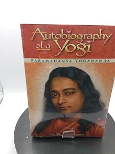 Autobiography of a Yogi by Paramahansa Yogananda [English version] [High Quality Paperback]