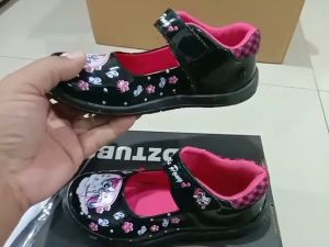 Sepatu Sekolah Anak Perempuan Karakter Kuda Pony Litel Pony Cewek Warna Hitam Murah Tali Perekat Rekat Velcro Kecil Tanggung Umur Usia 6-10 Tahun PAUD TK SD SMP SMA Kelas 1 2 3 4 5 6 7 8 9 0 Tahun-KIDZTUBS175791523