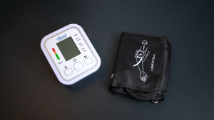 TaffOmicron Tensimeter Digital Pengukur Tekanan Darah Bahasa Indonesia - BW-3205