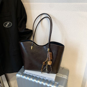 Fashionable Large Capacity Oil Wax Leather Tote Bag Womens Korean Style Autumn Winter New Commuting Shoulder Bag 2025 Premium Feeling