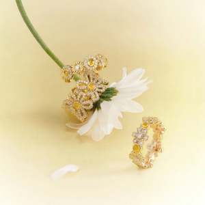 Lola Rose | High-End Daisy Style Ring Gift For Her