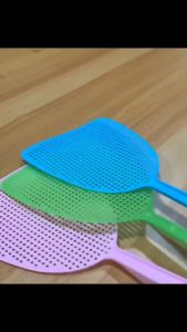 ไม้ตีแมลงวัน พลาสติก ด้ามยาว ไม้ตียุง (สุ่มสี) หลากสี