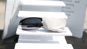 UV protect sunglasses Free premium case แว่นกันแดด เลนส์เปลี่ยนสีได้ ป้องกันรังสีUV เหมาะสําหรับการใส่ขับรถ ขาเหล็กแข็งแรง แถมฟรีกล่องใส่แว่นอย่างด