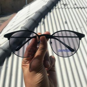 Promo terbaru akhir tahun kacamata photocromik 50.000 an saja # kacamata normal lensa photocromic murah # best qualitas import # fashion pria dan wanita # frame logam betuk oval vintage korea # 100 realpict free bok dan lap