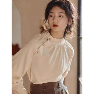 เสื้อเชิ้ตผ้าซาตินคอตั้งสไตล์ฝรั่งเศสย้อนยุคสำหรับผู้หญิง เสื้อเชิ้ตผ้าชีฟองสไตล์จีนใหม่สำหรับฤดูใบไม้ร่วงและฤดูหนาว เสื้อเชิ้ตแขนยาวแบบสวมใส่สบาย