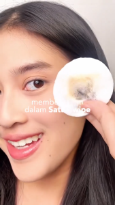 READY PROMO STOCK Glad2Glow Micellar Water 300ml cleansing oil cleansing balm micellar centella salycilic acid remover pembersih double cleansing pembersih make up make up
