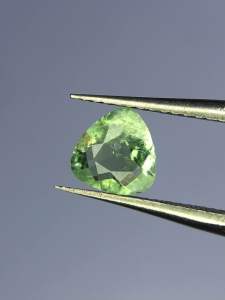 0.75 กะรัต | ทัวร์มาลีนสีเขียว | 6.5x2.9มม. | ทรงทริลเลี่ยน | 0.75 carats | Green Tourmaline | 6.5x2.9mm | Trillion Shape