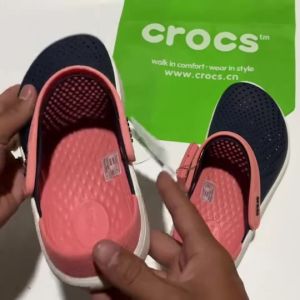 รองเท้าแตะ Crocs Lite Ride ลดพิเศษ ผลิตจากยางอย่างดีนิ่มเบาไม่ลื่นใส่สะอาดเท้า สินค้าถ่ายจากภาพจริง 100% สินค้าส่งทุกวัน 2-3 วันจะได้รับสินค้า