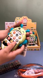 Điện thoại phát nhạc hình con Ong( Kèm Pin + dây đeo)