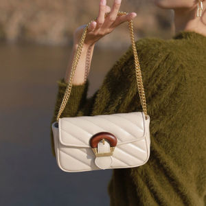 Korean Crossbody Bag Fashion Shoulder mini Bag 新款潮轻奢夏天女包百搭小香风绣线链条设计感斜挎迷你小包包