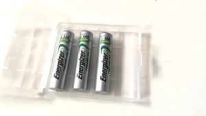 Energizer เครื่องชาร์จจอแสดงผล LCD 4 ช่องพร้อมแบตเตอรี่ชาร์จ AA/AAA NiMH