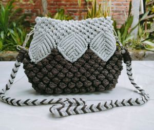 Tas rajut Tali kur motif strawberry mutiara tas tali kur pesta wanita terbaru model handbag dan selempang bahan anyaman tali kur mewah