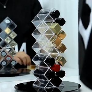 •  Kệ Đựng Son 28 Lỗ – Thiết Kế Gọn Nhẹ Tôn Lên Độ Sang Của Son-Kệ Đựng Son Kiểu Nghiêng 28 Ô – Nhựa Cứng Cao Cấp Sang Trọng