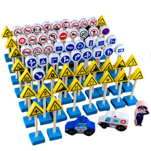 ชุดของเล่นป้ายถนนไม้สำหรับเด็กป้ายจราจรทำจากไม้ชุดสำหรับรถตำรวจและรถไฟสมบูรณ์แบบของเล่นเพื่อการศึกษาความปลอดภัยทางถนนชุดของเล่นโต้ตอบการศึกษาพ่อแม่ลูก