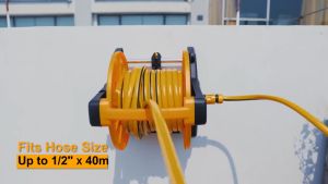 Bộ khung cuộn dây ống nước INGCO HHR40122 có thể treo tường tối đa có thể được quấn quanh ống nước 1/2" 40 mét