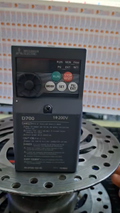 Biến Tần Nhật 750w 220v Tháo Máy Vào 1 Pha 220v Ra 3 Pha 220v Dùng Cho Motor 3 Pha