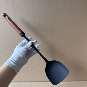 Home Essential Japanese Style Iron Wok Spatula for Home Cooking Stick Resistant Kitchenware Food Grade Long Handle Iron Spatula
