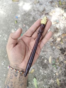 ไม่เจิมไม้จานไม้ครูไม้พยุงไม้มงคลเศียรพ่อแก่ถอดได้ใส่มวลสารได้นิดหน่อย ความยาว 8 นิ้วเศียรผ่านพิธีปลุกเสกแล้ว