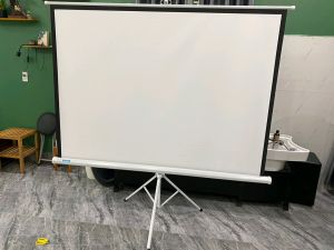 Màn chiếu 3 chân 120inch 2m13 x 1m13