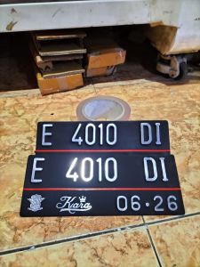 Plat Nomor / Sepeda Motor / Plat Nomor Hitam Doff / 2 Lapis Baut Tanam Super Tebal / Anti Penyok / Anti Rusak / Bayak Pilihan Motif Tulisan / Ada Ketokan Logo & 2 Tulisan Korlantas / Bisa Reques Sesuka Hati