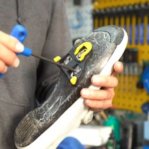Alat Fitting Sepatu Cleat Roadbike MTB Cleat Adjustment Tool Sepeda Alat Pasang Cleat Adjuster Cleat Fitting Wedges Self Adjuster Cleat Alignment Tool Alat Pasang Tapal Cleat Foot Fitting Cycling Shoes Self-Locking Tapel Baut Cleat Alat Buka Cleat Adapter