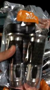 tay ga trơn ốp nhôm chuôi dài thời trang/ tay ga không nút ốp nhôm màu ngẫu nhiên