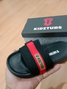 KIDZTUBS Sandal Anak Laki-Laki Karet Slip On Selop Slide Jepit Karakter Hitam 6-10 Tahun Kaki Fashion