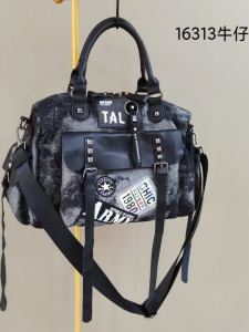 Trendy Nylon Leather Womens Handbag Fashionable Rivet Multi-Pocket Travel Bag Large Capacity Single Shoulder Bag