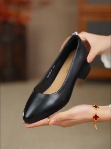 Giày Y Tá Nữ Da Thật Màu Đen Đế Mềm Êm Ái Gót Trung Bình Mũi Nhọn Đế Cao Su Dày Thích Hợp Cho Văn Phòng & Đi Làm