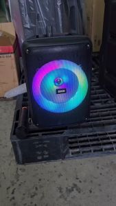SKG ลำโพงบลูทูธ พกพา 8นิ้ว x1ดอก ไมค์ลอย 2ตัว แสงสีวิบวับ เปลี่ยนโหมดไฟได้ 1500W pmpo. รุ่น KG-064 ลำโพงพกพา สีดำ