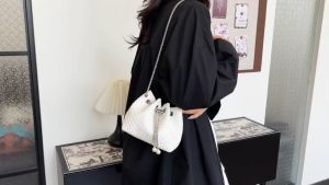 Grosir import jakarta snsd-9268 tas tirsoo free paper bag selempang wanita fashion cantik 010 terbaru tas bahu wanita best seller