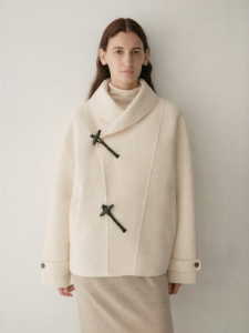 INSIS FEMME | Woolen Beret Collar Angled Placket Horn Button Short Tweed Coat