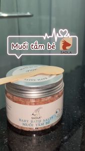 Muối Tắm Cho Bé Saola Tinh Dầu Tràm Huế Và Muối Hồng Hymalaya Giúp Giảm Chứng Mẩn Ngứa Dị Ứng Chàm Sữa Hăm Tả150gr