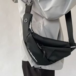 กระเป๋าสะพายไหล่ วัสดุกันน้ำ มีช่องสอดหูฟัง