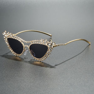 2025 Luxury Sunglasses Women Diamond Flash Sun Shades Ladies Party Ins Fashion Metal Cat Eye Glasses UV400