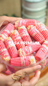 HH FOODIE Kuih Raya Almond Strawberry Churros Cookies Strawberry Chocolate White Chocolate Drizzle Almond Nibs Halal